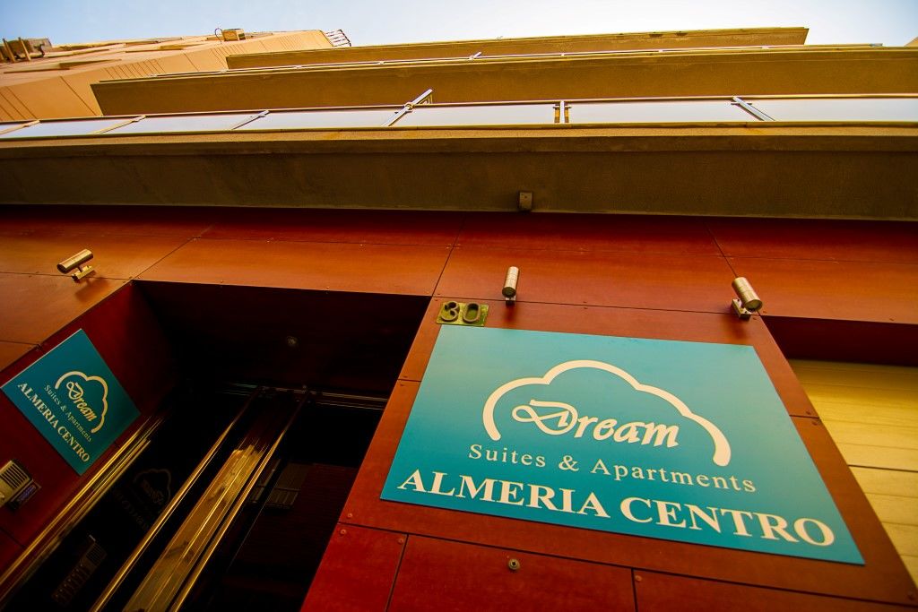 Dream Suites And Apartments Almeria Centro Exterior photo